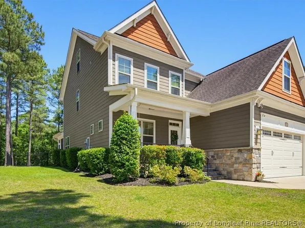 135 Valley Stream Rd, Spring Lake, NC 28390