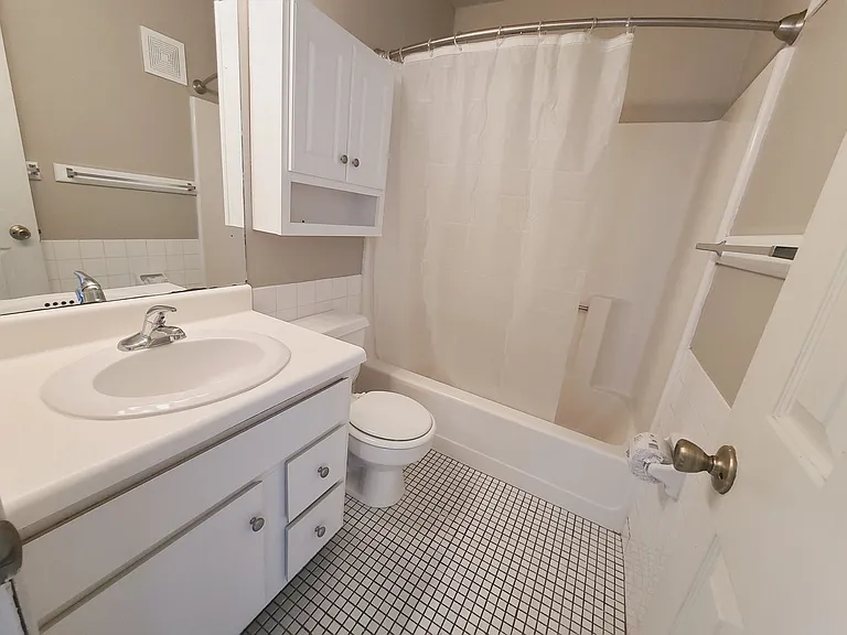 LaCrosse Apartments — Photo 12