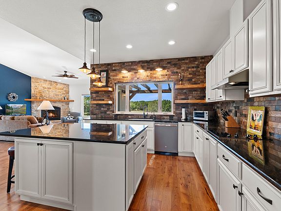 4th image of 410 Rodeo Dr