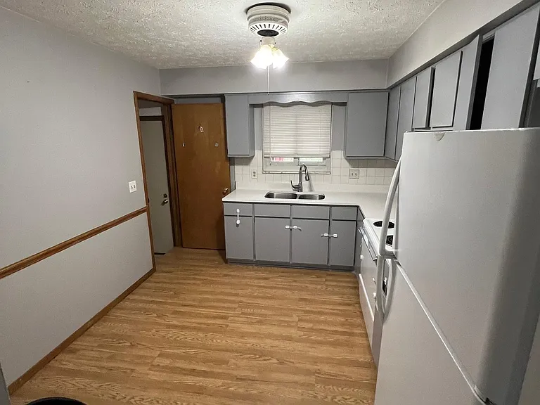 4050 Beckley Rd — Photo 2