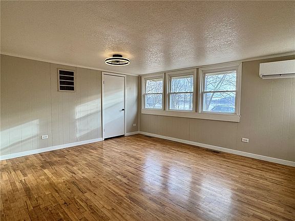 5th image of 83 Clear Creek Dr