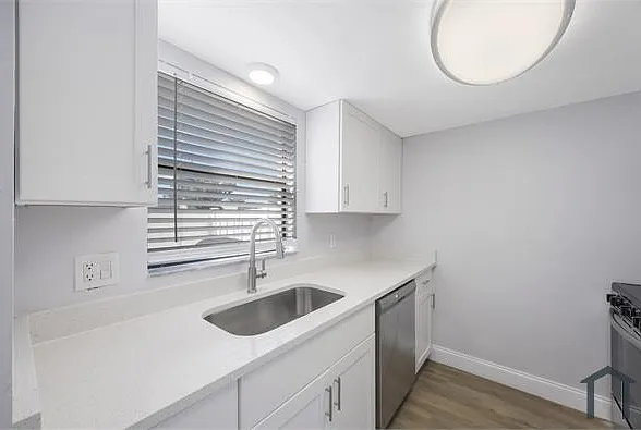 2 bed, $2,195 — Photo 4