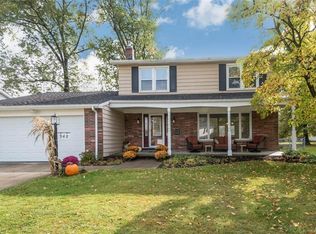 948 John Glenn Dr, Seven Hills, OH 44131