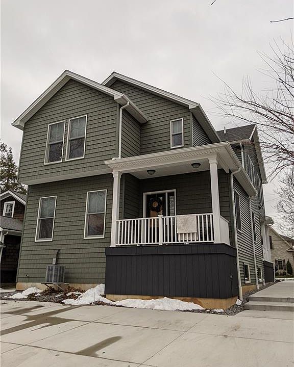 1st image of 44 Eagle St