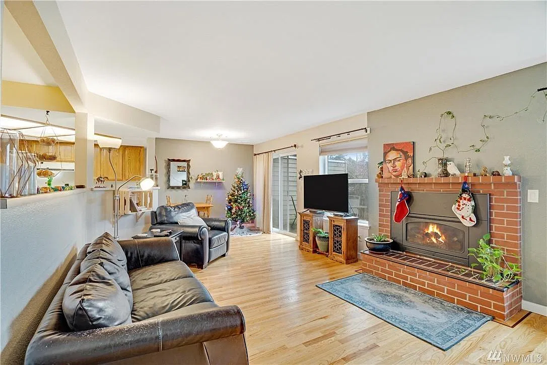 2740 Sylvan Dr W — Photo 2