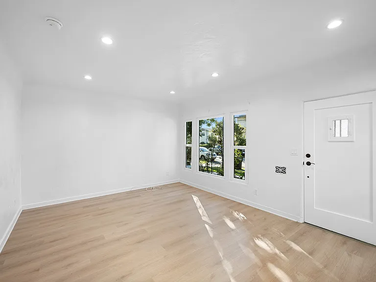 1233 Orange Grove Ave #1233 — Photo 3