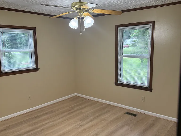 1722 Maple Ln — Photo 10