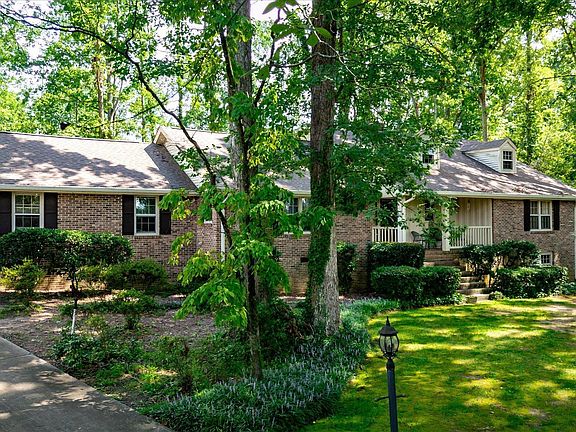 3rd image of 131 Shannon Lake Cir
