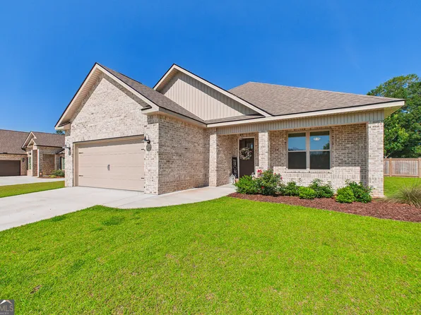 403 Cannon Point Dr, Bonaire, GA 31005
