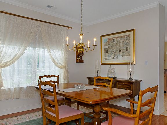 4th image of 41 Ebersohl Cir