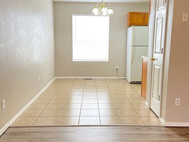 502 Twin Oaks — Photo 6