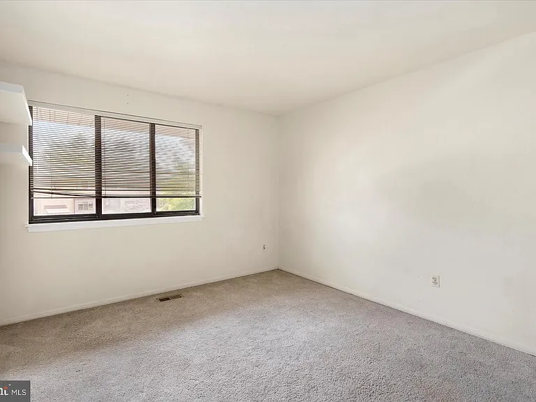 416 Five Farms Ln — Photo 15