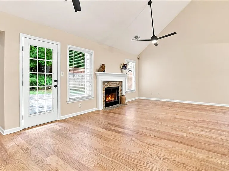 5527 Bridge Pointe Dr — Photo 9