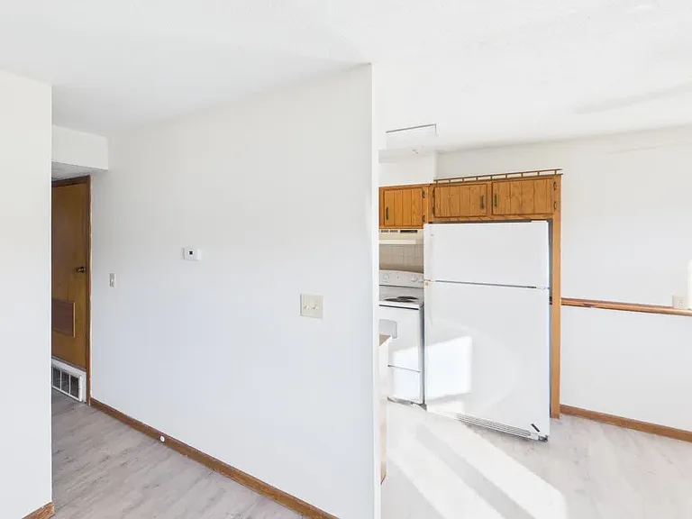 415 E Mill St — Photo 8
