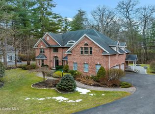 823 Greenthorne Blvd, Schenectady, NY 12303