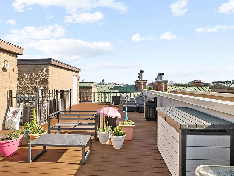 924 W Dakin St #4 — Photo 27