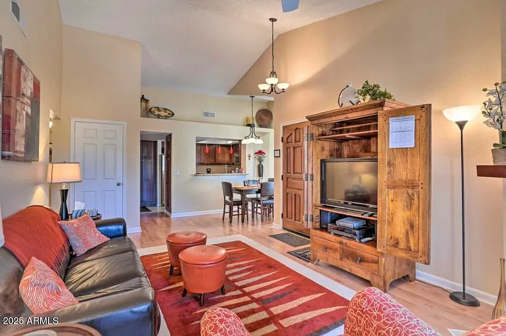 2 bed, 2.0 bath, 1117 sqft, $2,700 — Photo 4