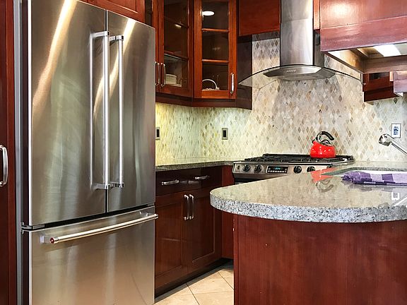 4th image of 1154 S Barrington Ave APT 204