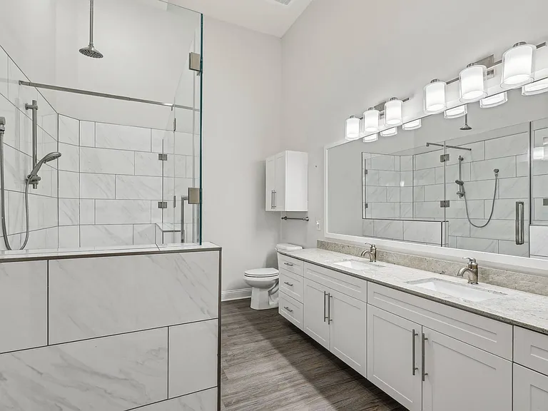 High Street View Luxury Apartments — Photo 25