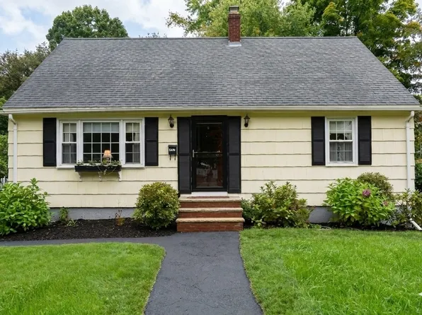 107 Gardner St, Groveland, MA 01834