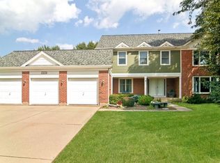 2899 Whispering Oaks Dr, Buffalo Grove, IL 60089