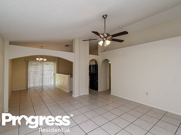 3rd image of 8298 Oak Crossing Dr W