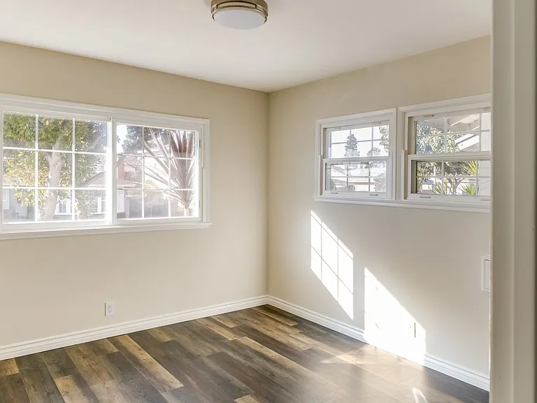 10608 S 8th Ave — Photo 21