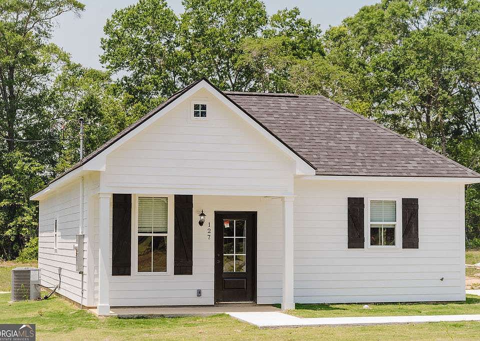 1st image of 110 Pine Point Cir