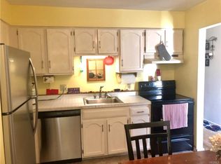 12 Cromwell Pl APT D, Mohegan Lake, NY 10547