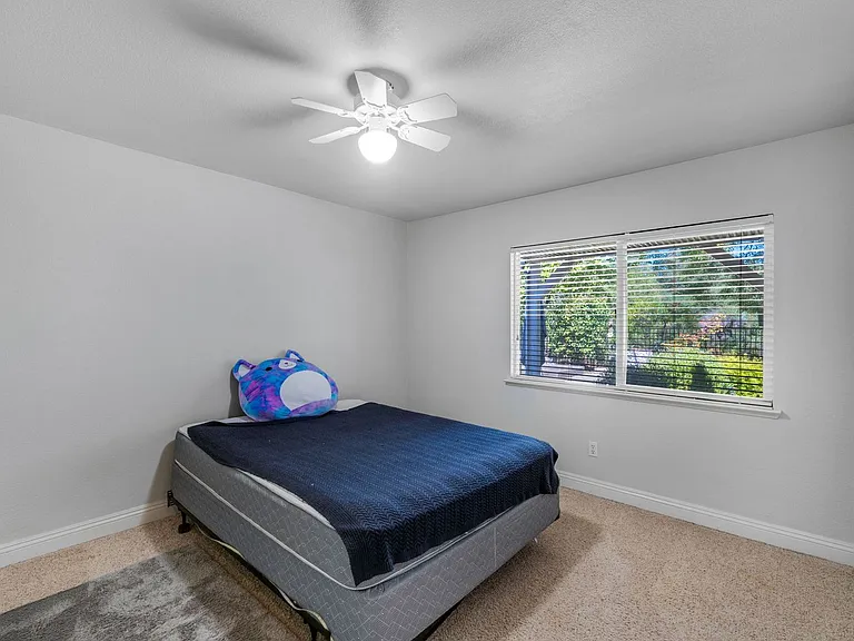 4011 Prairie Falcon Dr — Photo 32