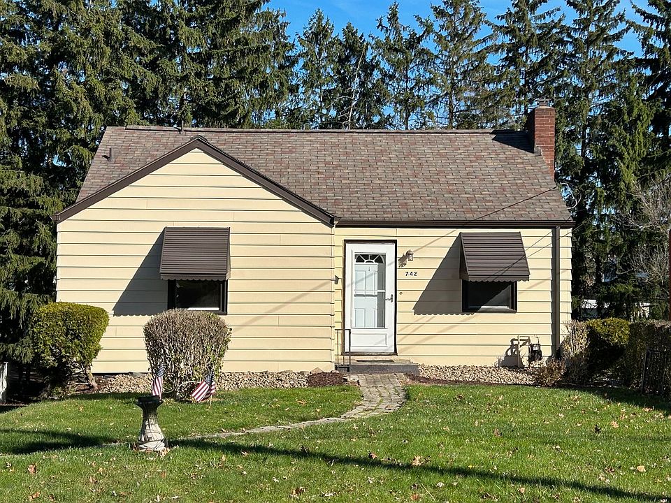 1st image of 742 Frank St