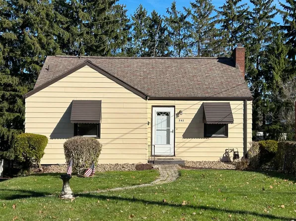 742 Frank St, Pittsburgh, PA 15227