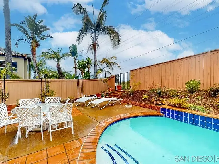 863 Starflower Rd — Photo 1
