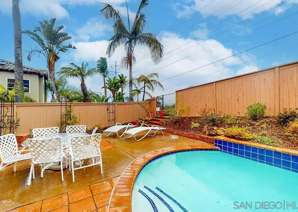 863 Starflower Rd