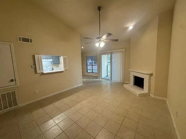 2 bed, 931 sqft, $1,200 — Photo 3