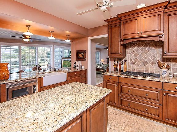 5th image of 3251 SW Island Way