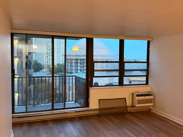 2740 N Pine Grove Ave APT 8C, Chicago, IL 60614