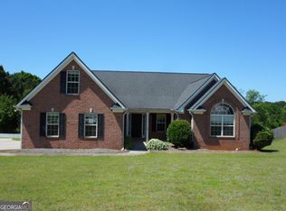 1427 Shiloh Oak Dr, Loganville, GA