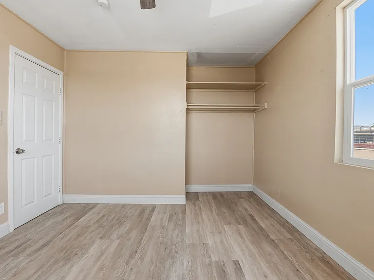 1643 E 6th St #1643 — Photo 7