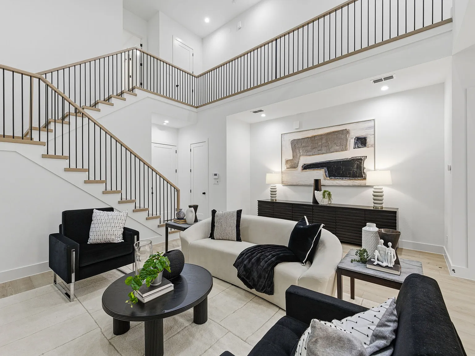 3 bed, 2013 sqft, $3,800 — Photo 3