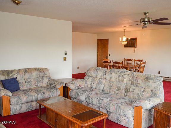 3rd image of 619 Westwind Dr