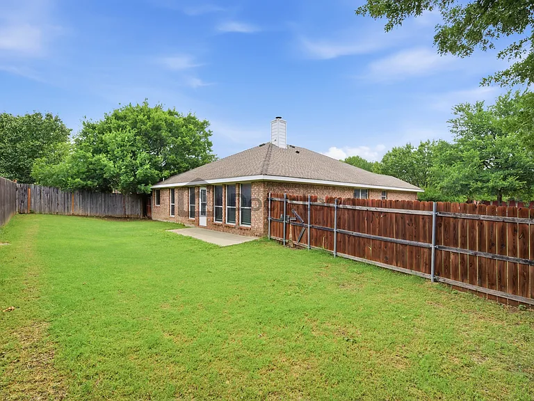 15809 Ducote Dr — Photo 37