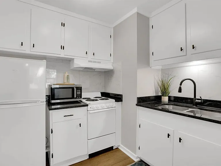 2748 Montgomery Ave #2748-1 — Photo 5