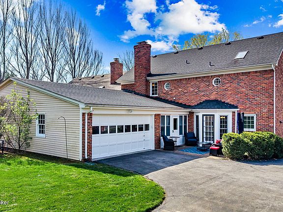 2nd image of 12 Autumn Hill Ct