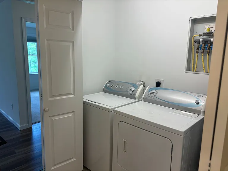 4 Commonwealth Dr — Photo 29