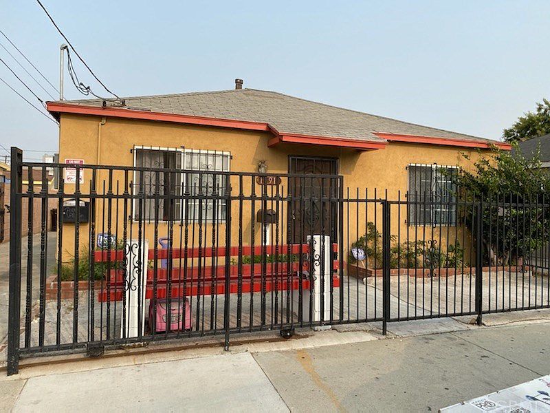 1st image of 13910 Doty Ave