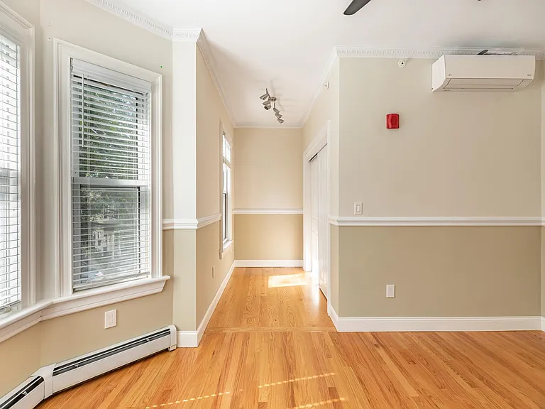 96 Webster St #2 — Photo 6