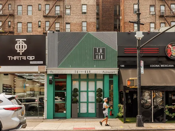 4568 Broadway image 13 of 21