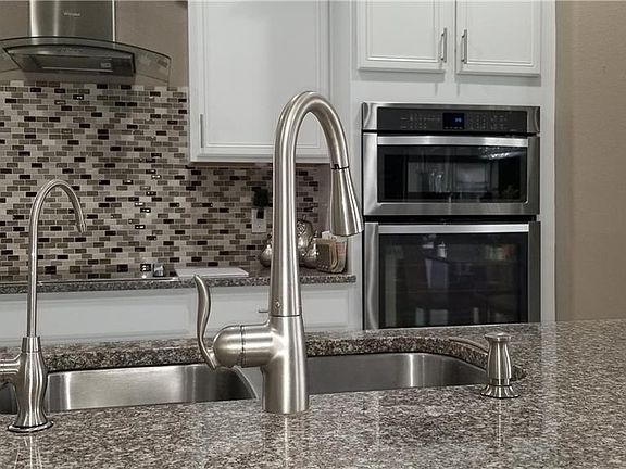4th image of 2618 Mead Ave