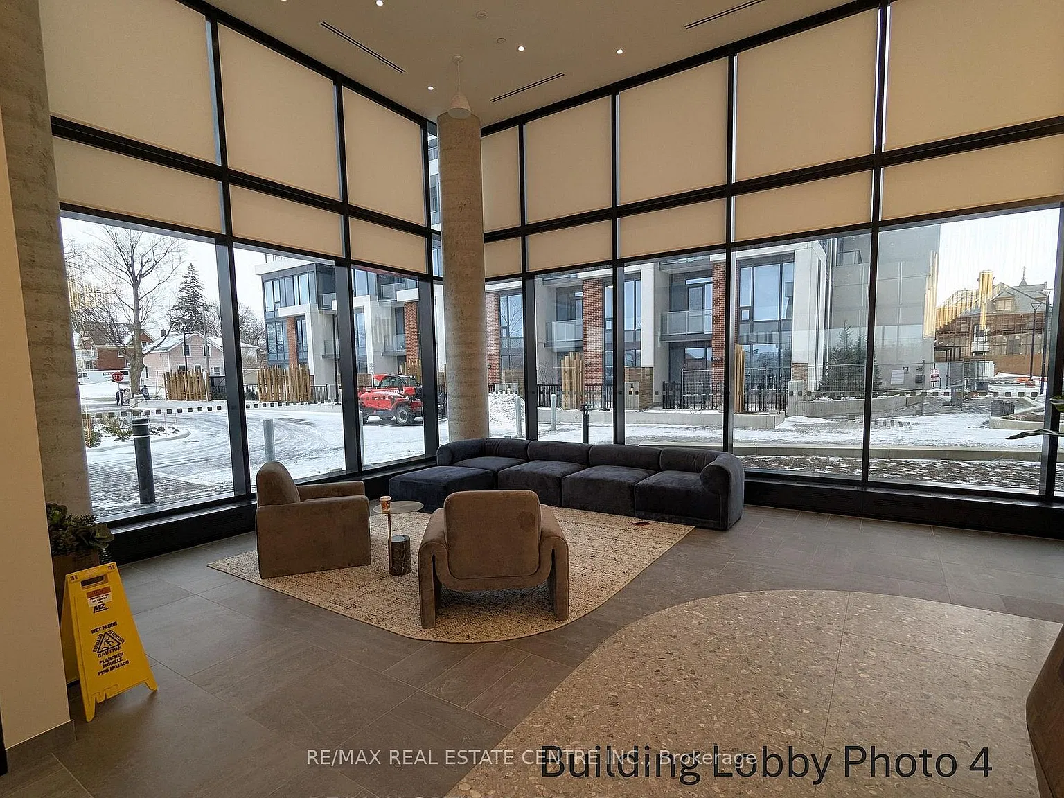 25 Wellington St S — Photo 3